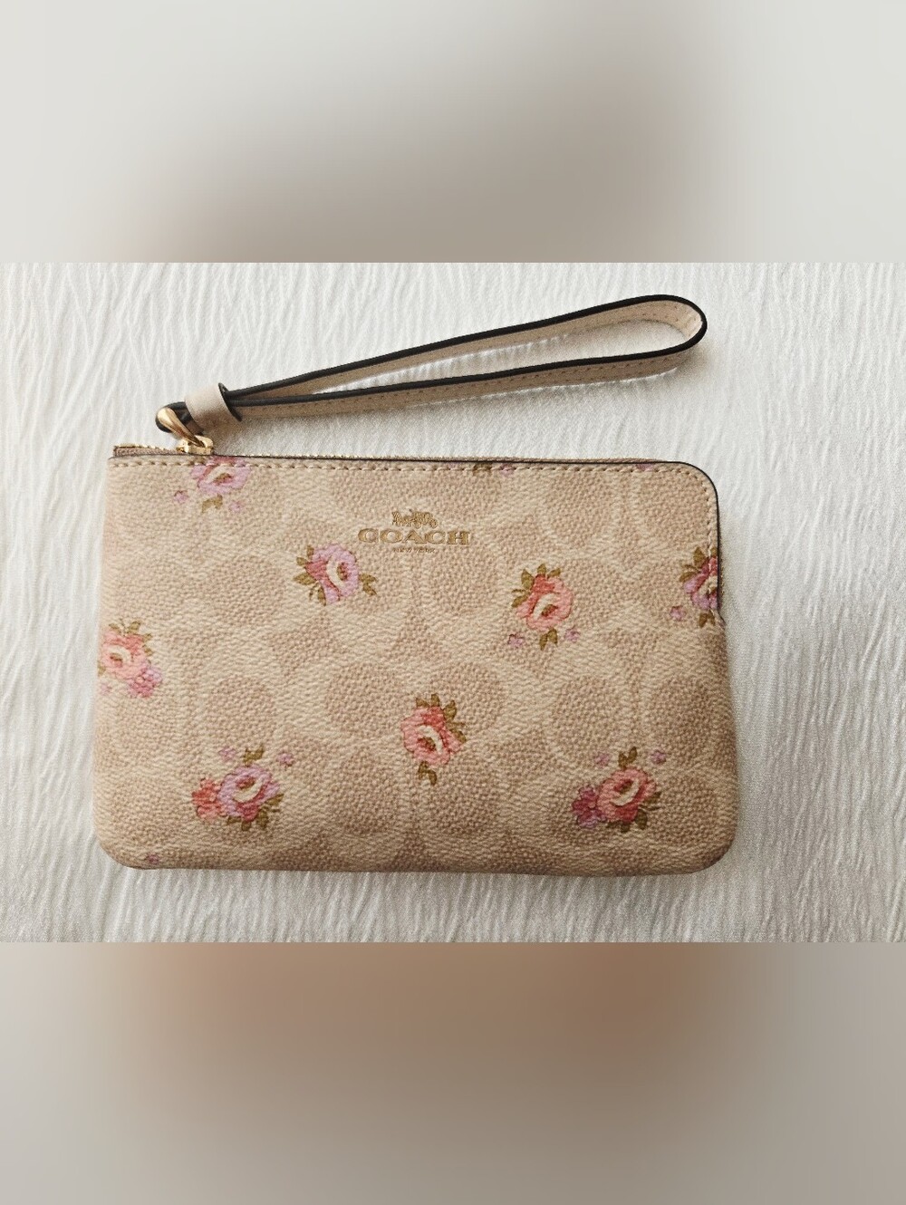 Coach Corner Zip Wristlet
In Signature Canvas With Floral Print